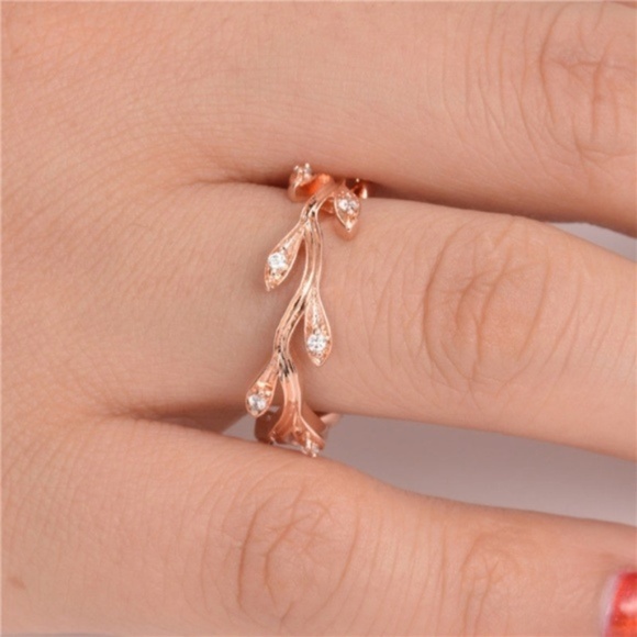 Jewelry - Beautiful Women:s  Gold filled Ring New